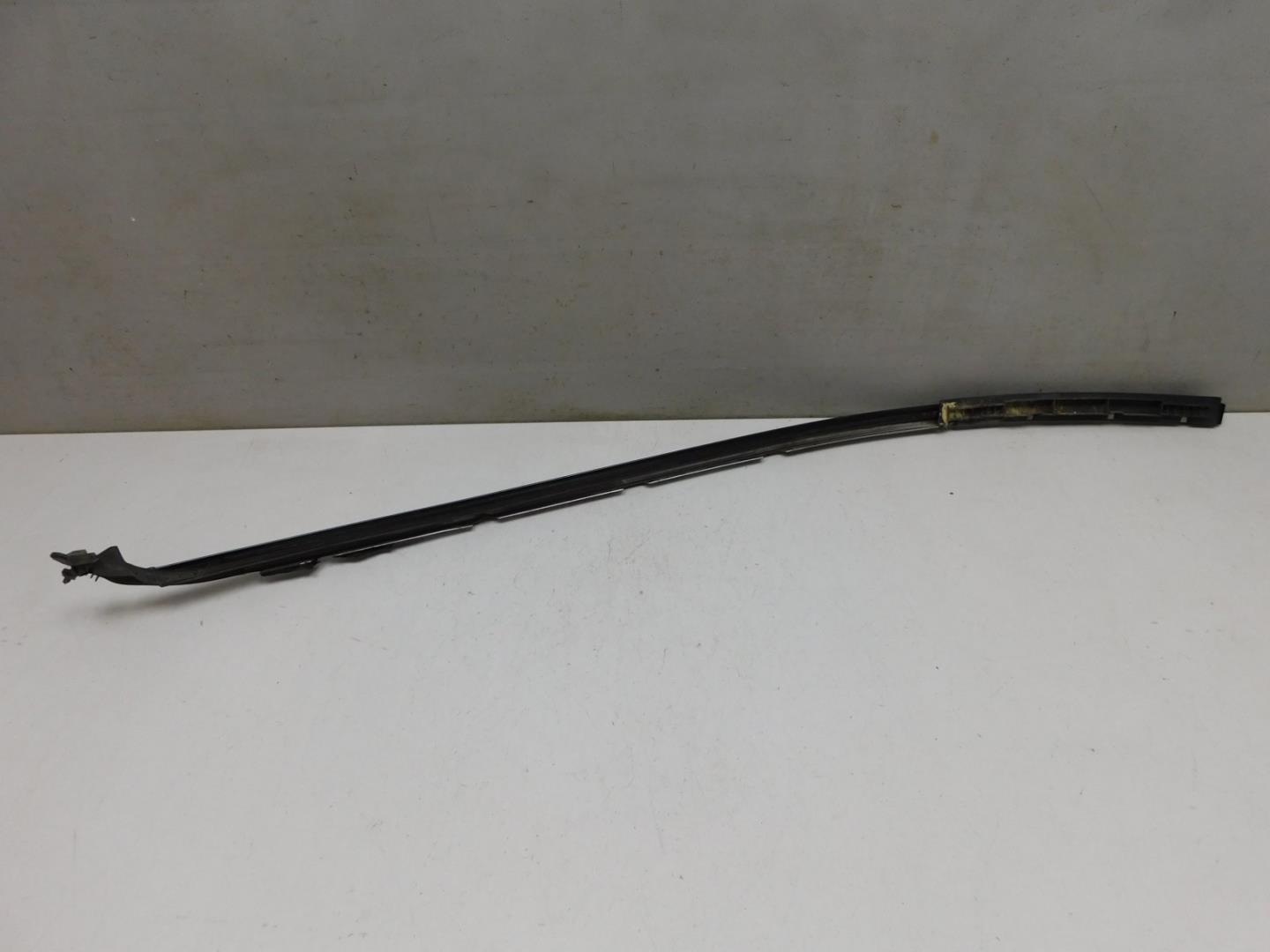 Молдинг лобового стекла