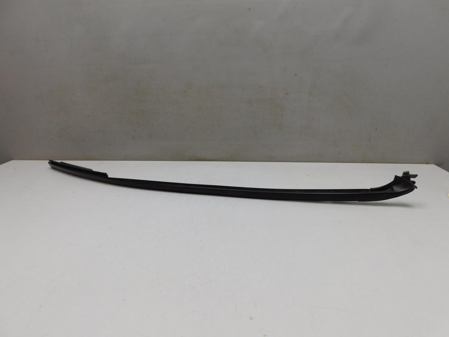 Молдинг лобового стекла