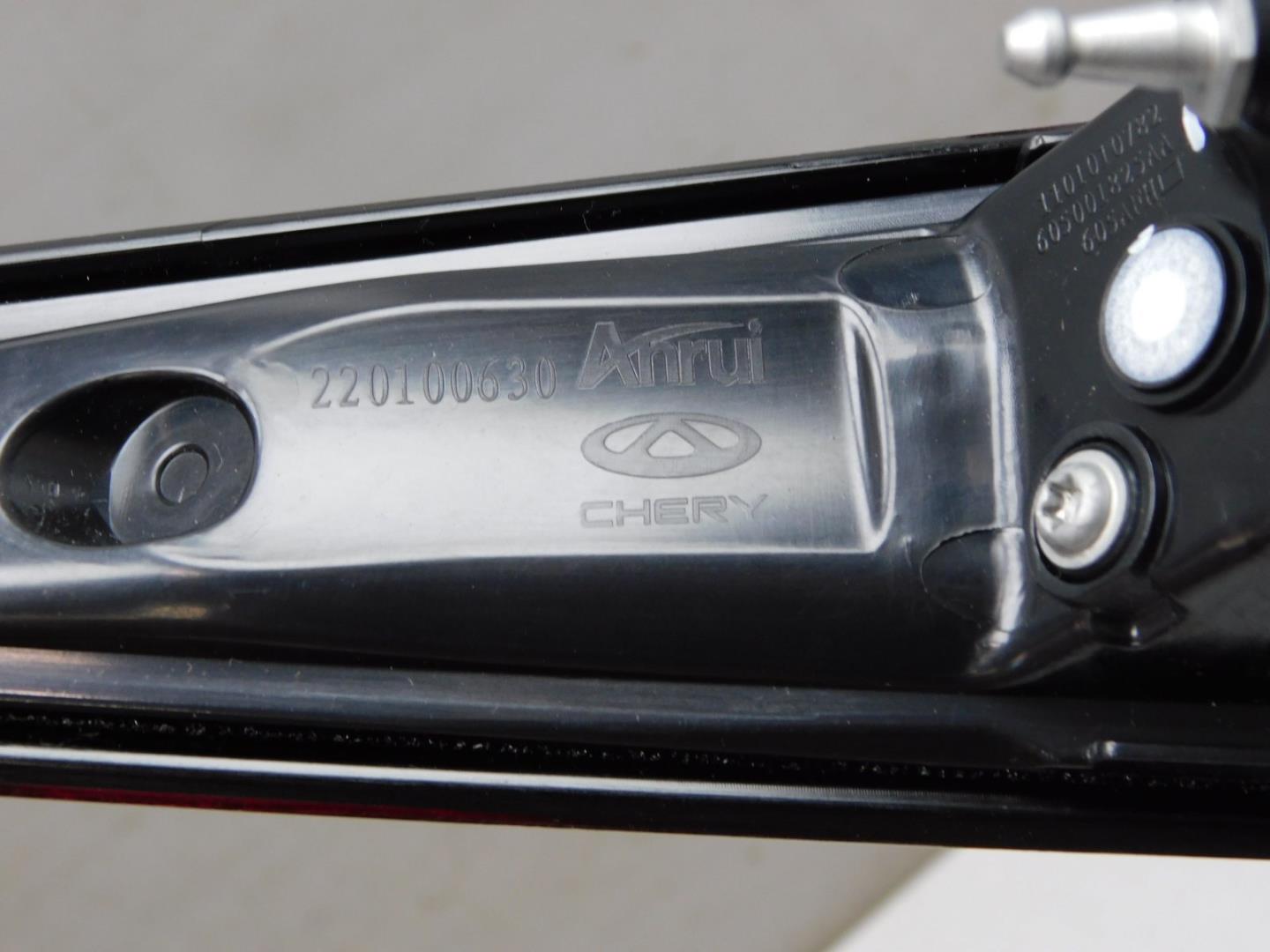 Фонарь задний наружный правый