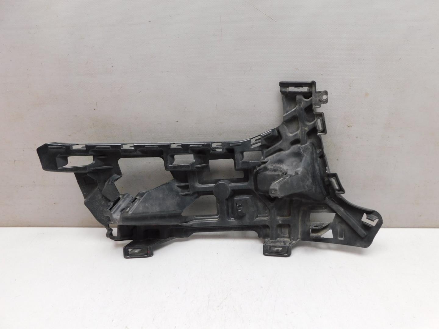 Кронштейн переднего бампера