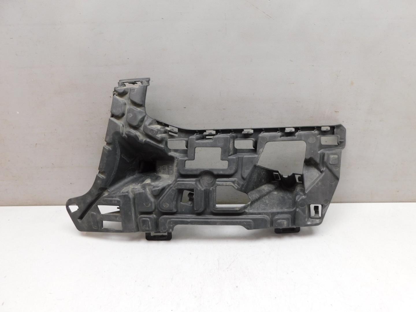 Кронштейн переднего бампера