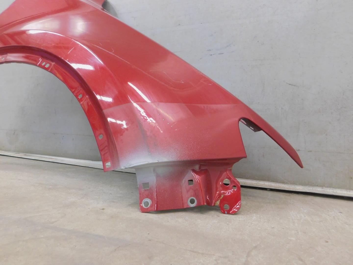 Крыло переднее правое