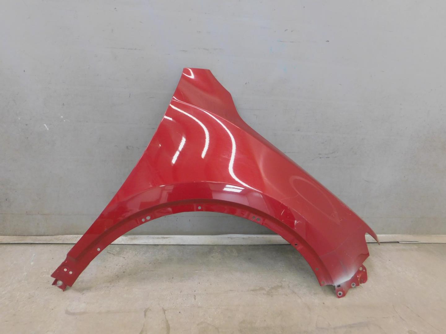 Крыло переднее правое