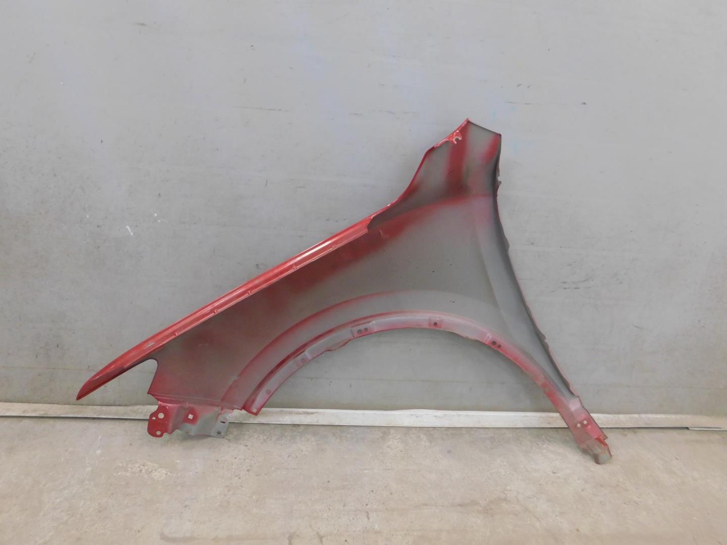 Крыло переднее правое