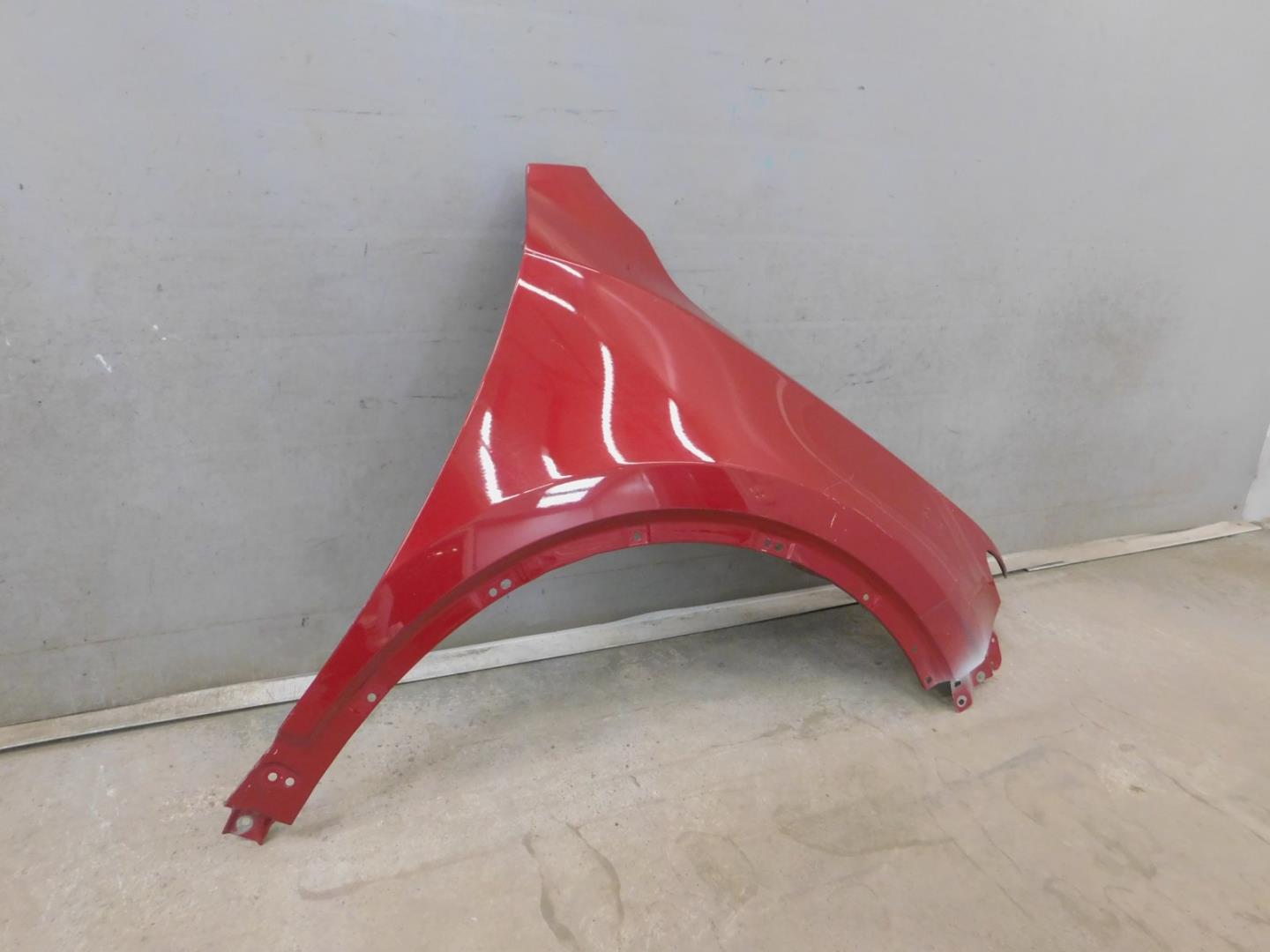 Крыло переднее правое