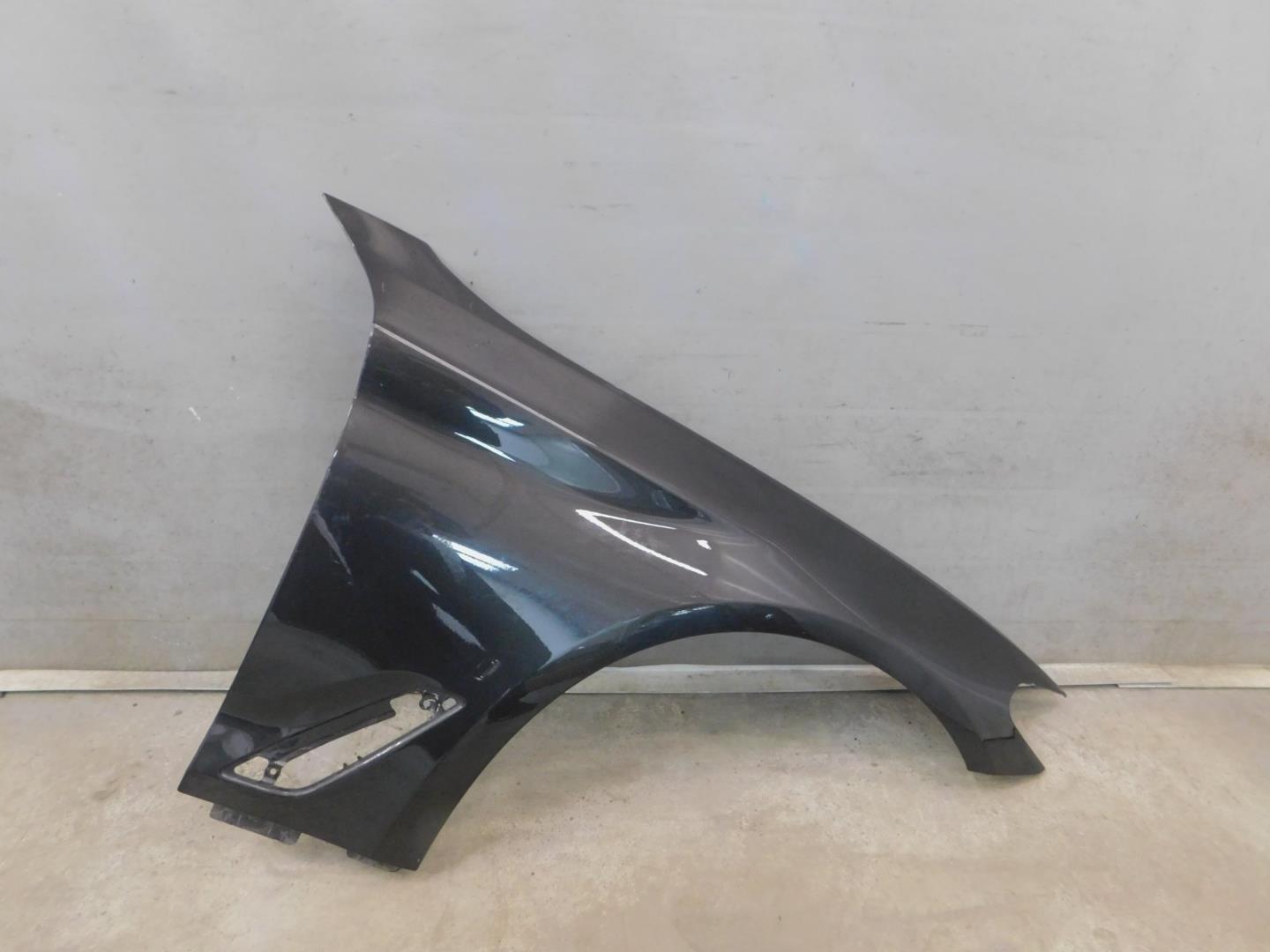 Крыло переднее правое