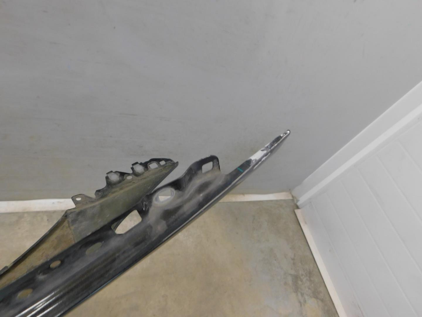 Крыло переднее правое