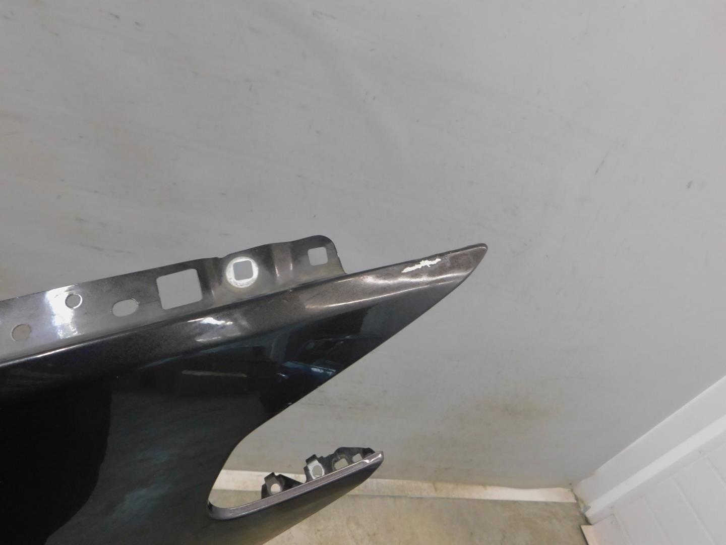 Крыло переднее правое