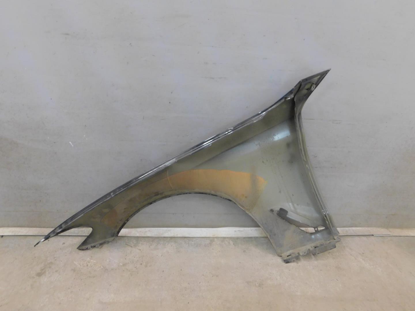 Крыло переднее правое