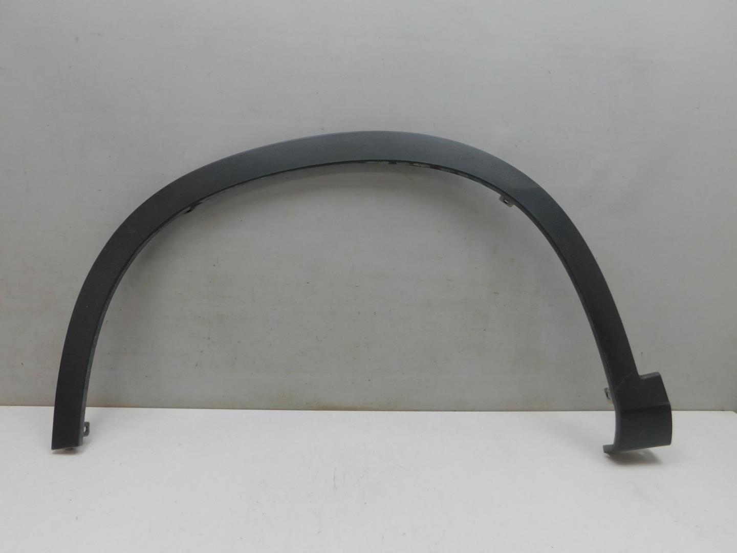 Накладка переднего крыла левого