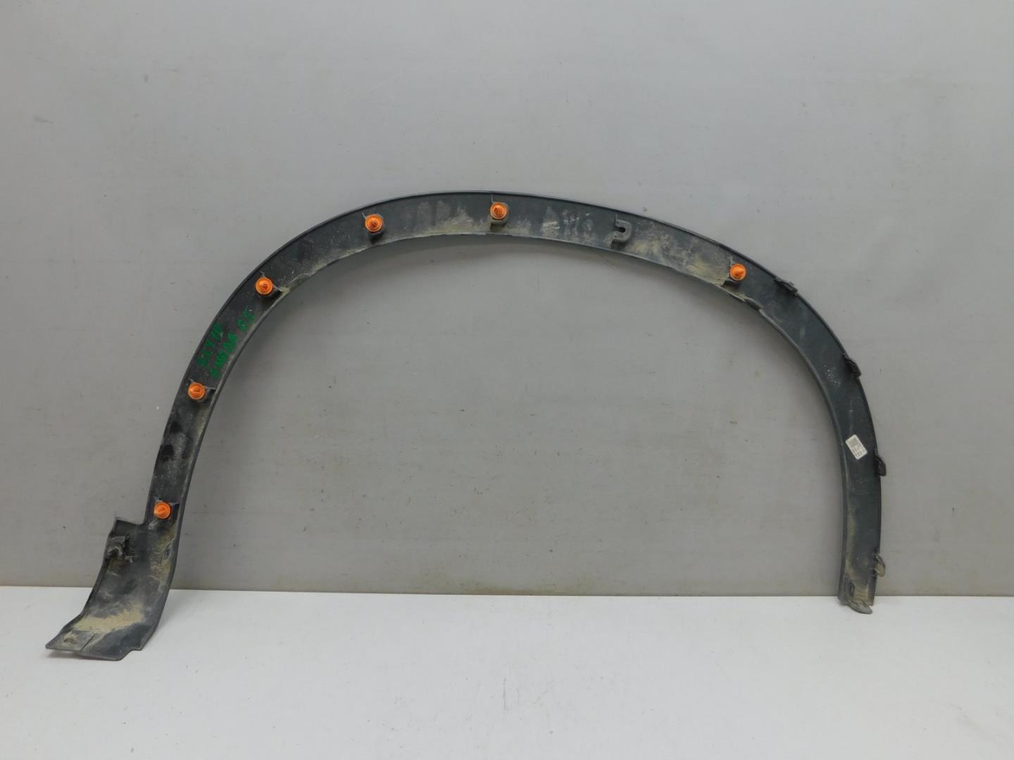 Накладка переднего крыла левого