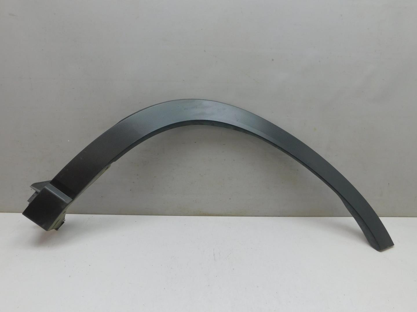 Накладка переднего крыла правого