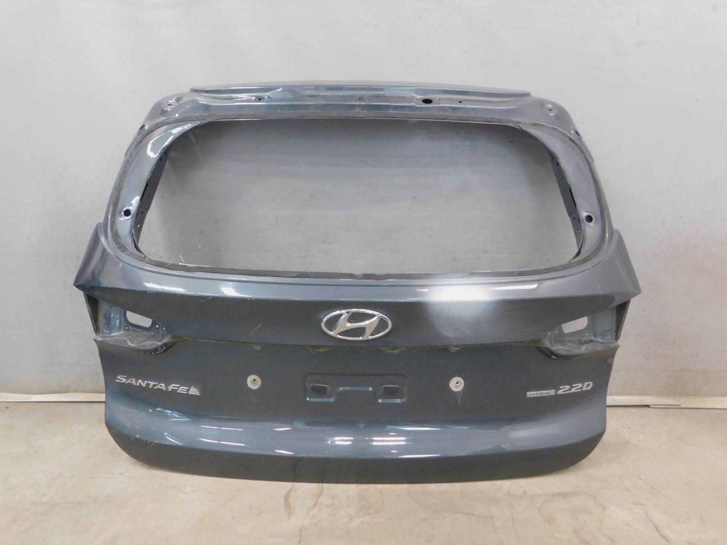 Дверь багажника