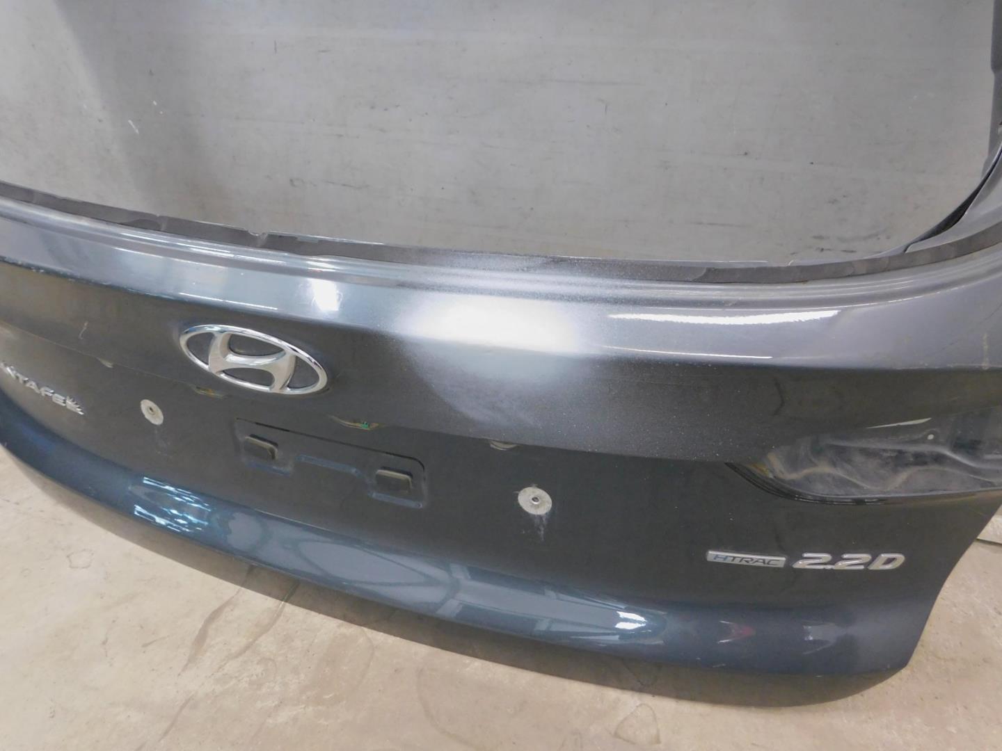 Дверь багажника