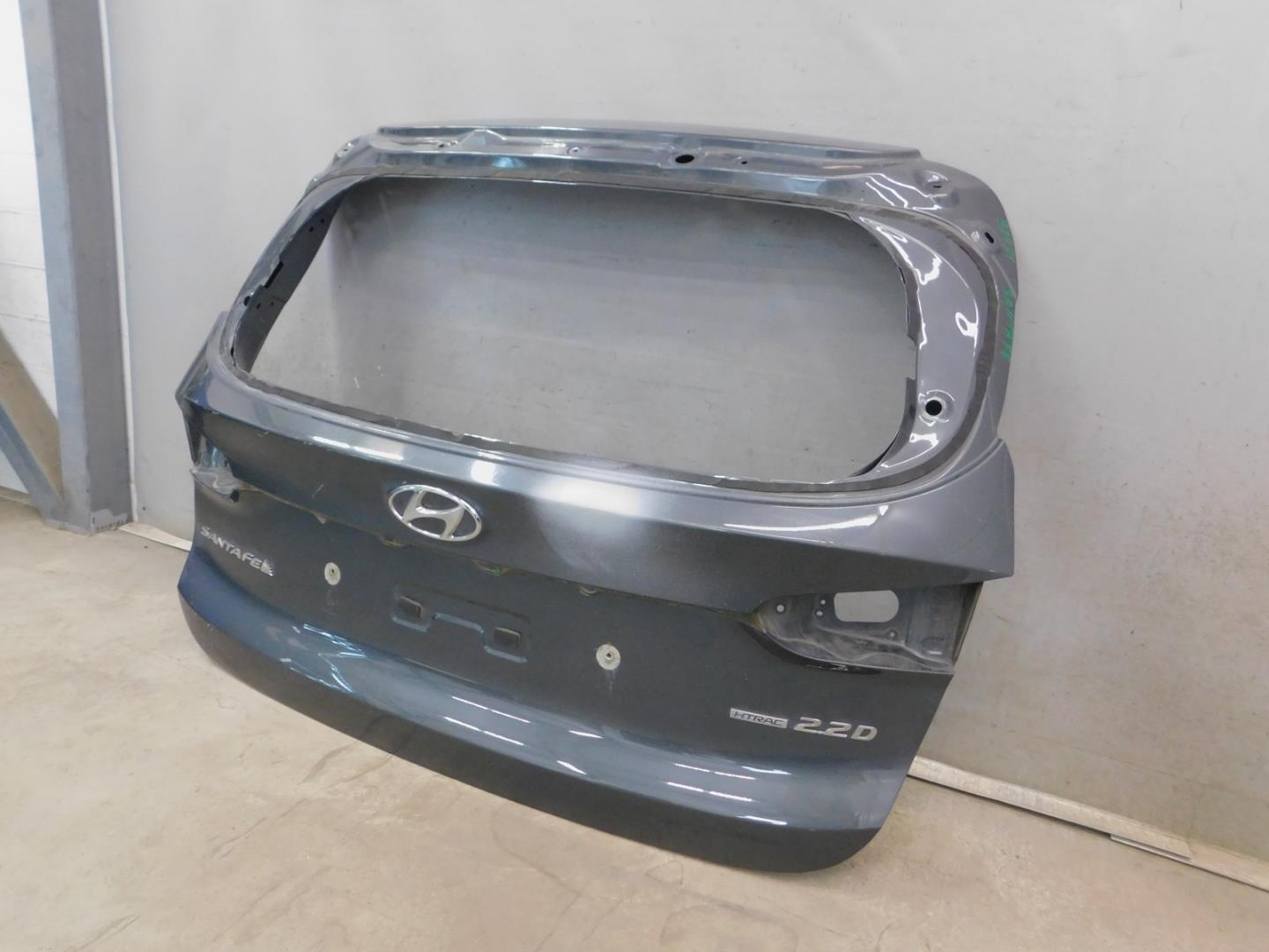 Дверь багажника