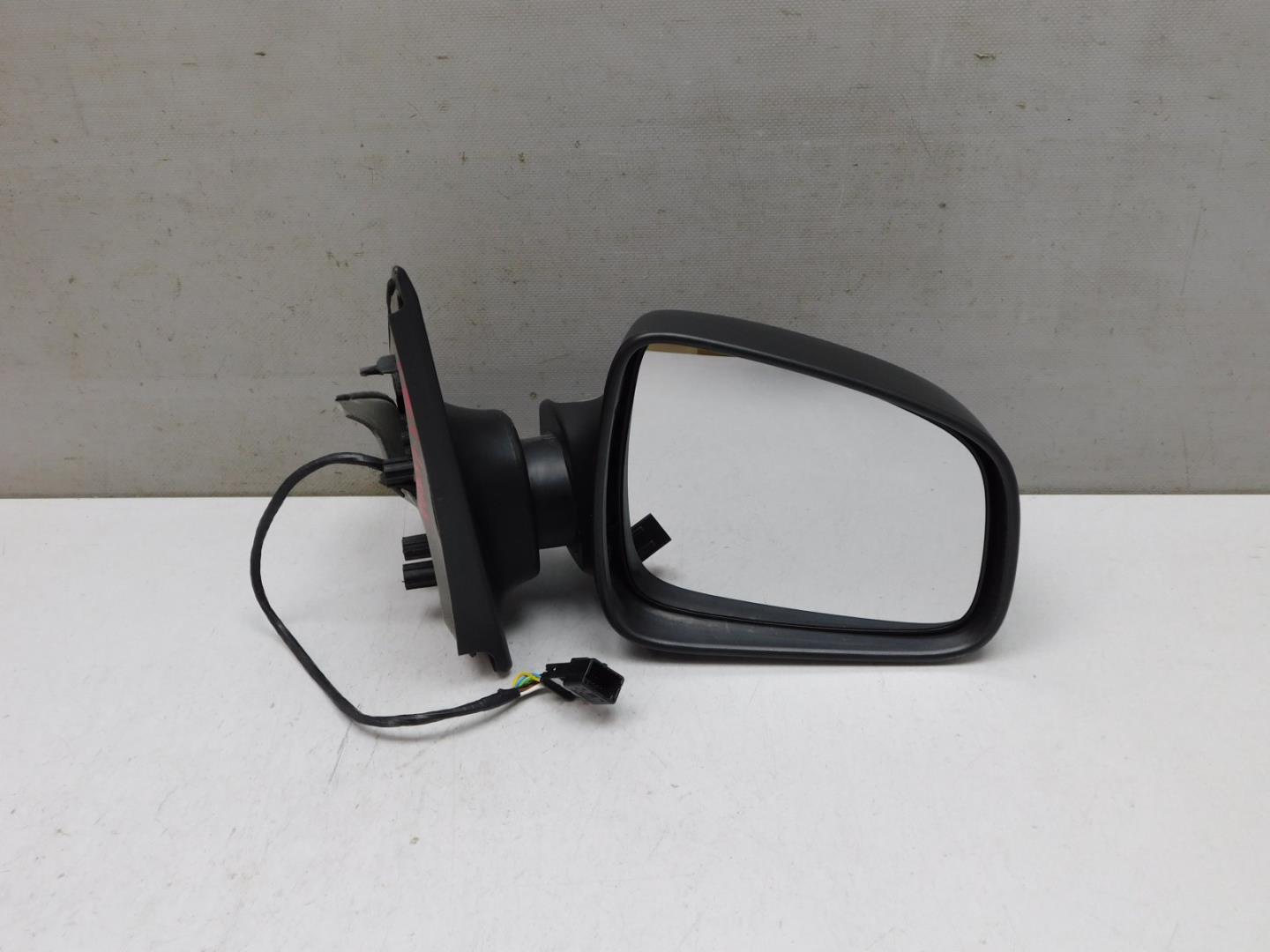 Зеркало правое электрическое