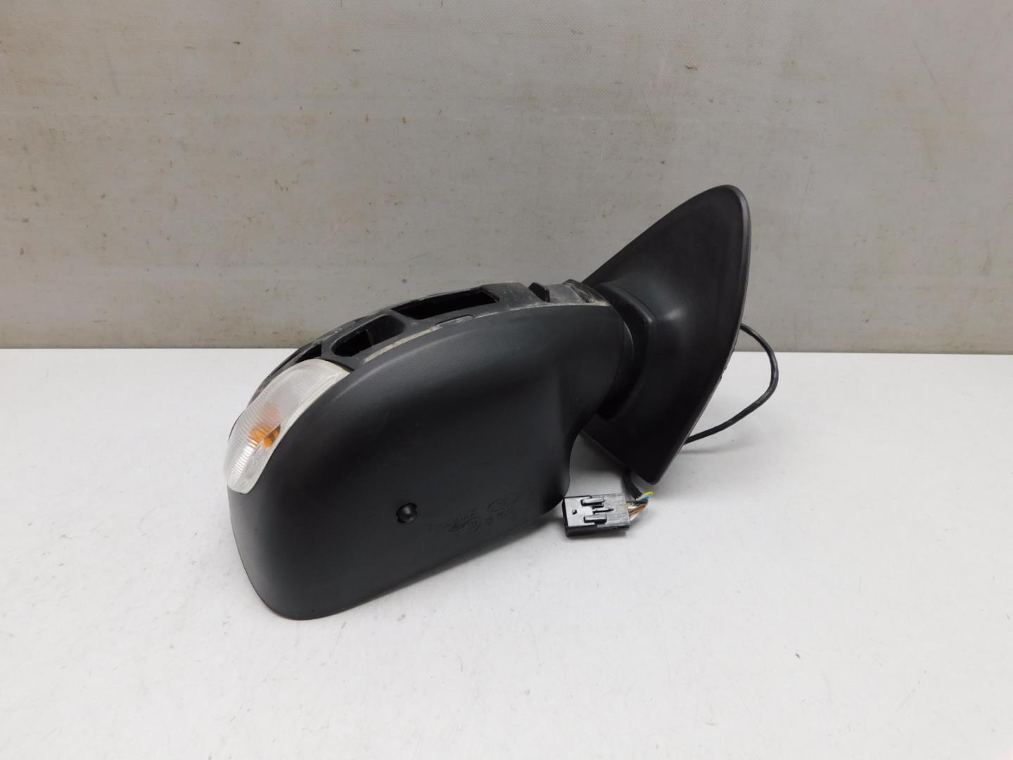 Зеркало правое электрическое