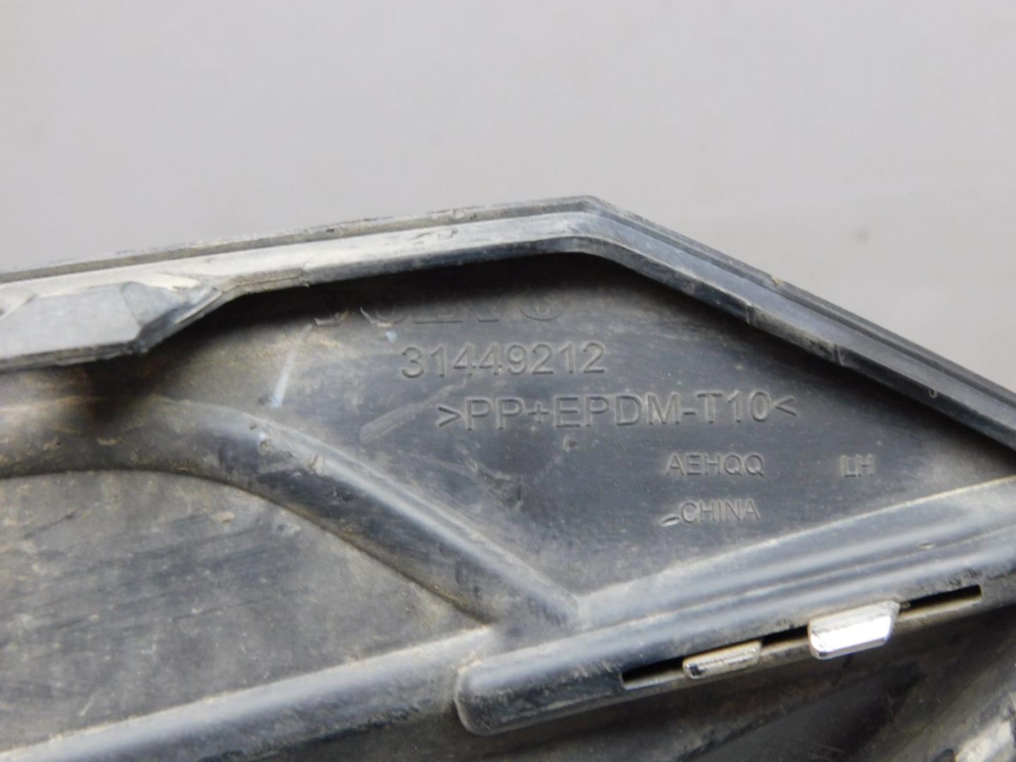 Решетка в бампер левая