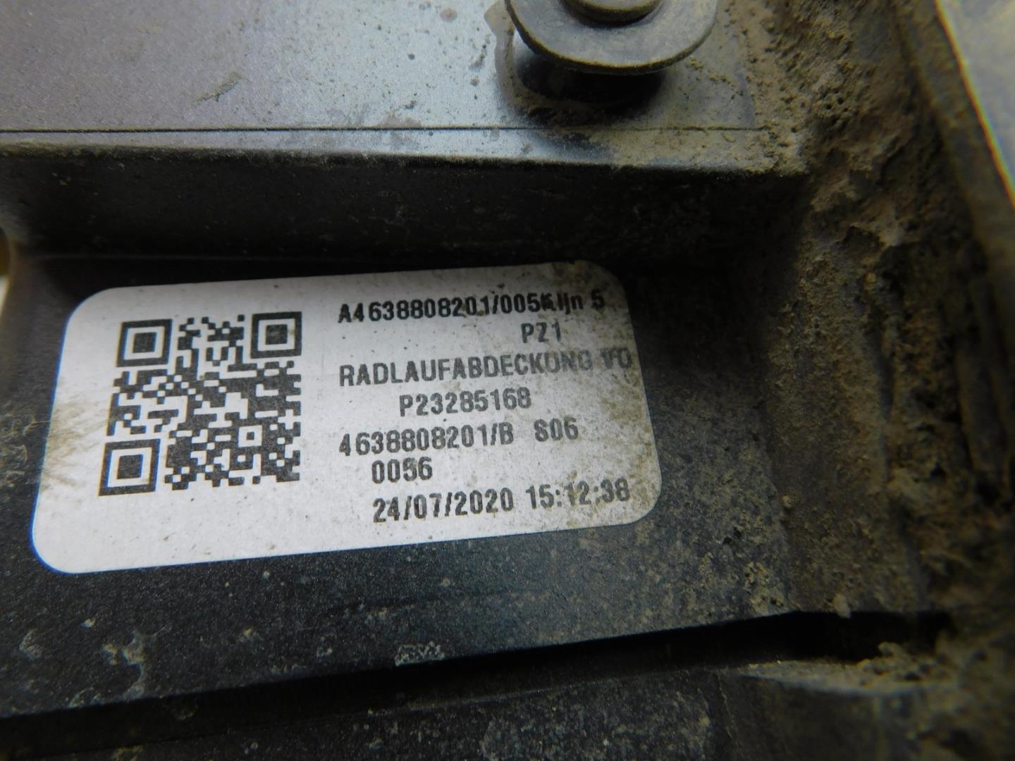 Накладка переднего крыла правого