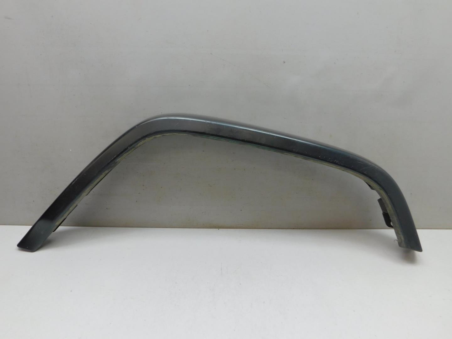 Накладка переднего крыла правого