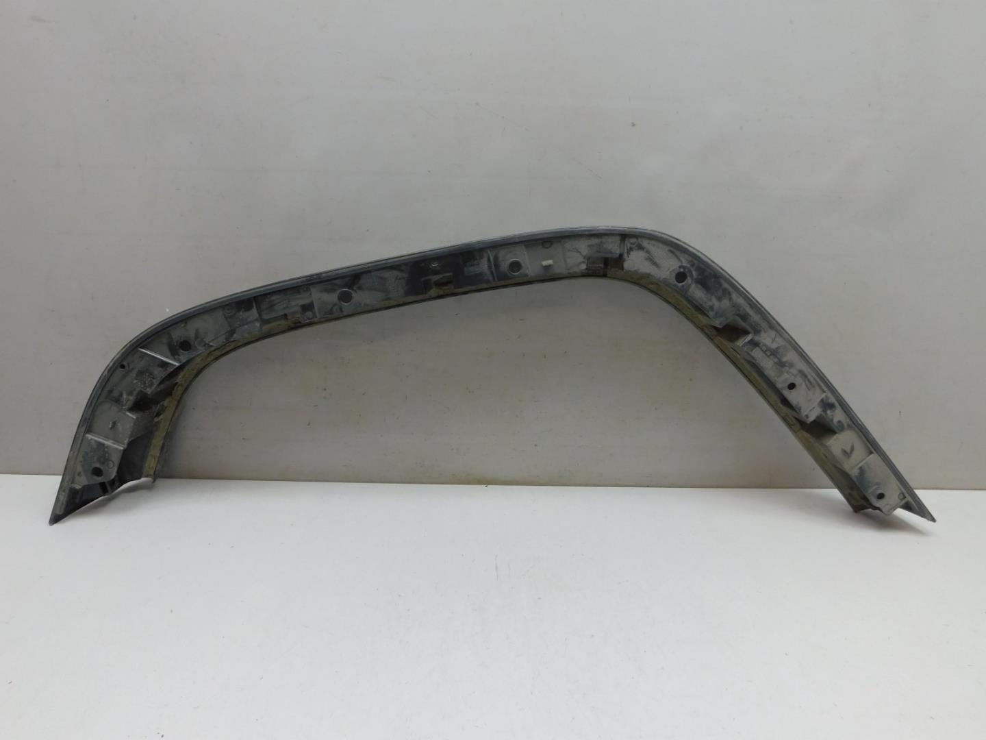 Накладка переднего крыла правого