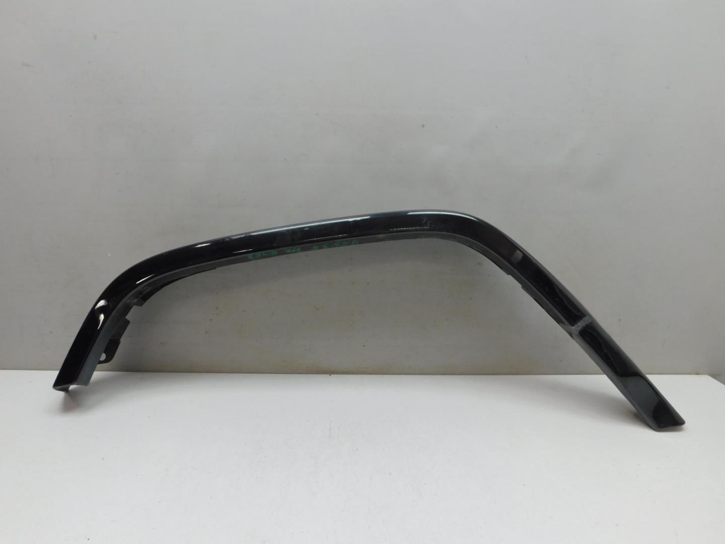 Накладка крыла переднего левого