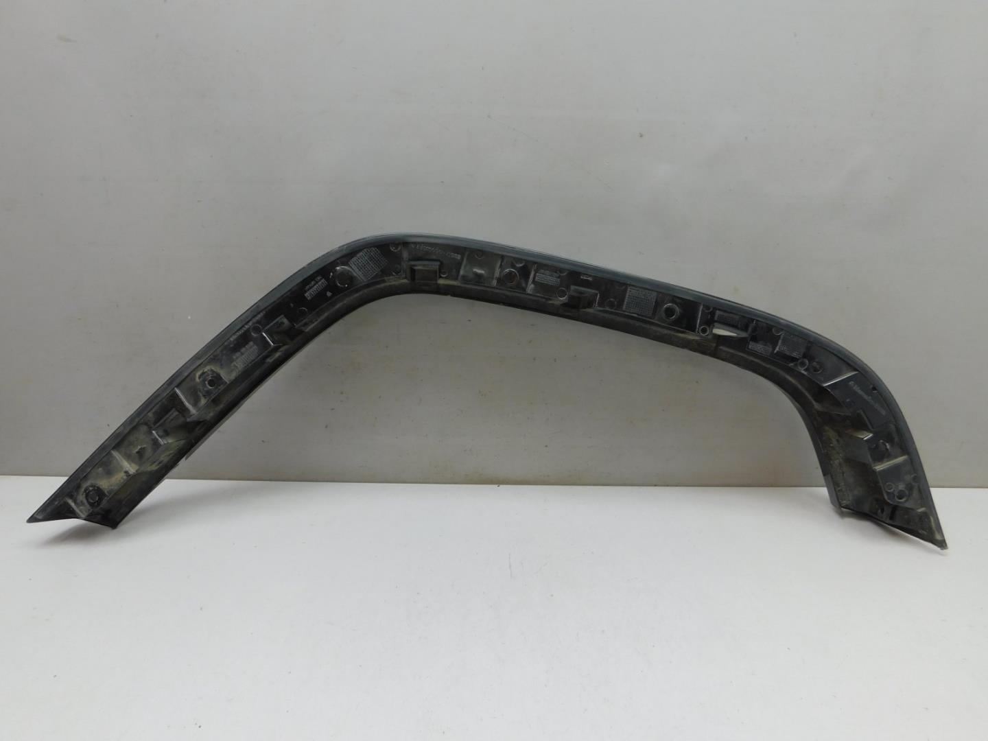 Накладка крыла переднего левого
