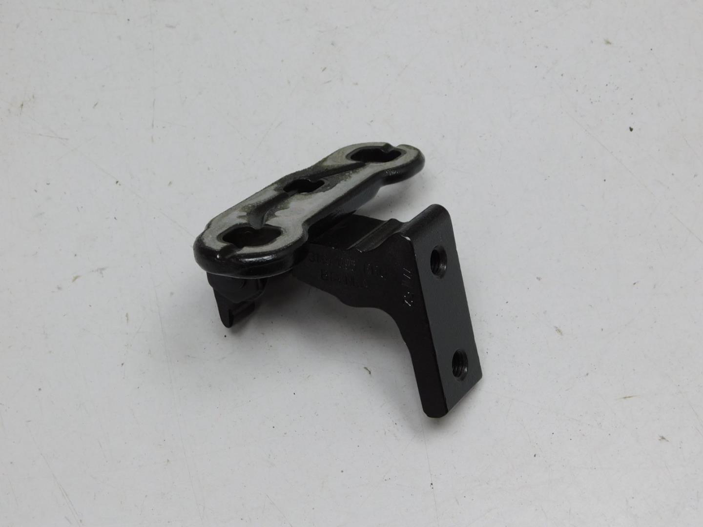 Петля двери задней правой верхняя