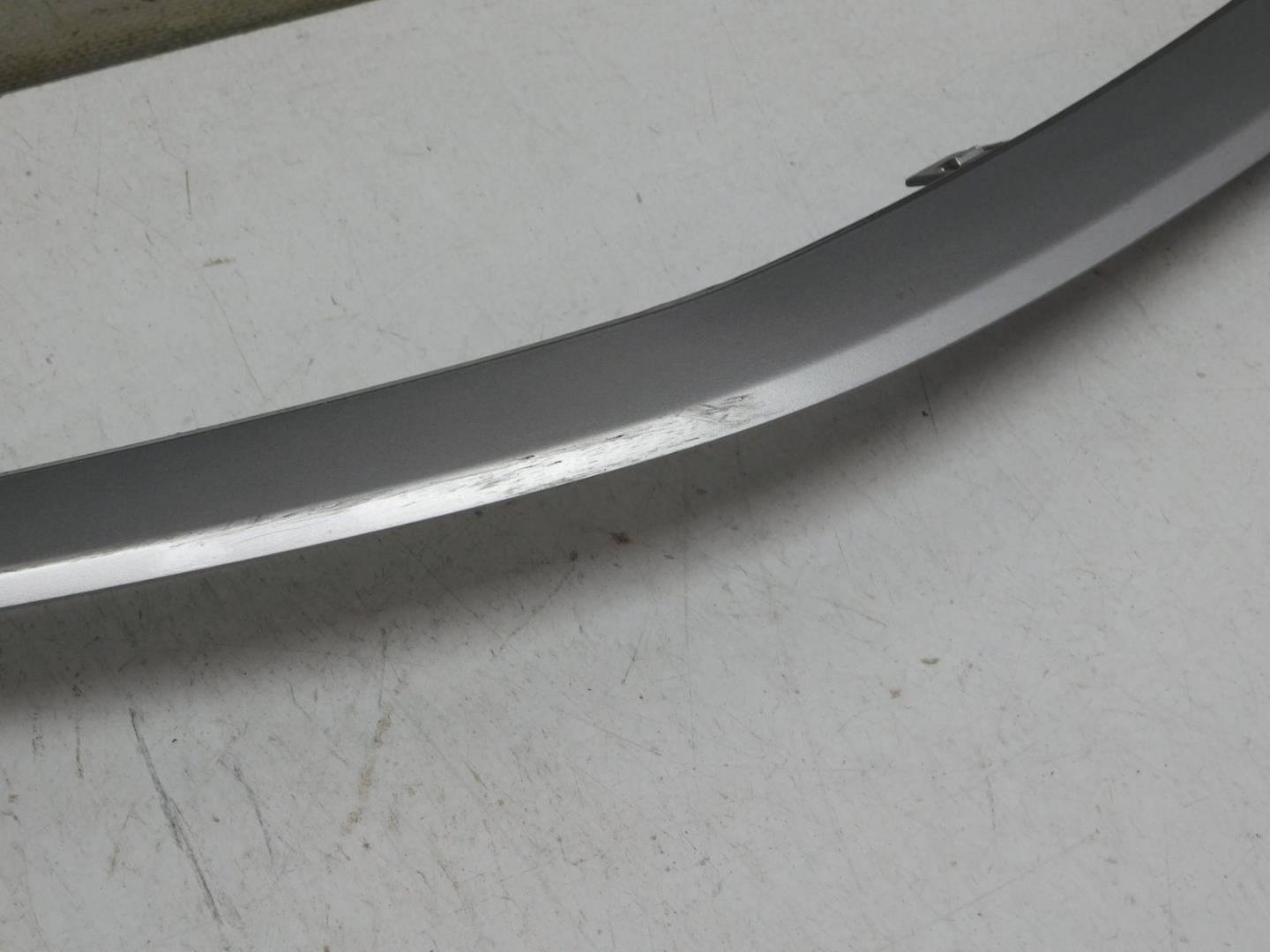 Молдинг переднего бампера