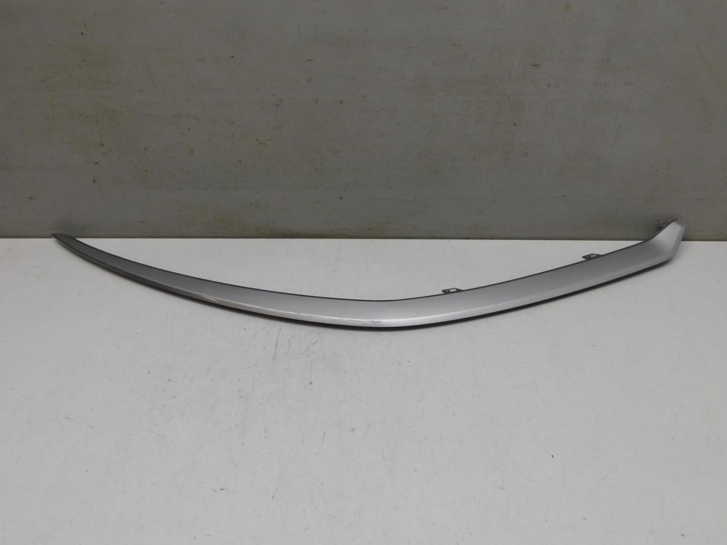 Молдинг переднего бампера