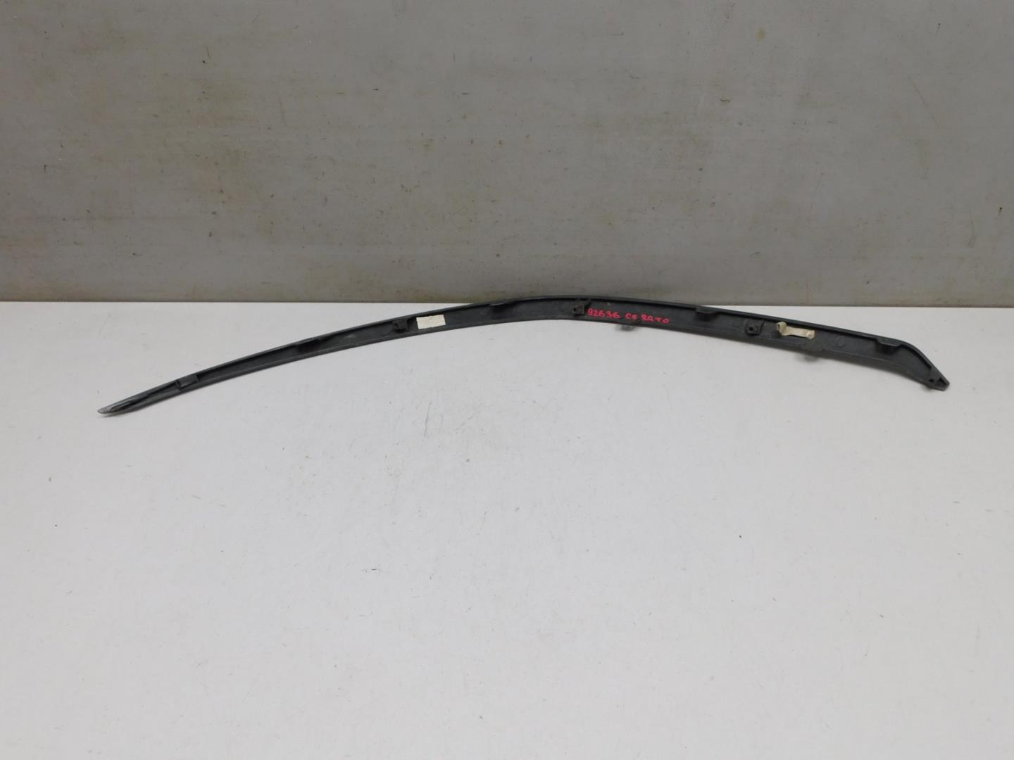 Молдинг переднего бампера