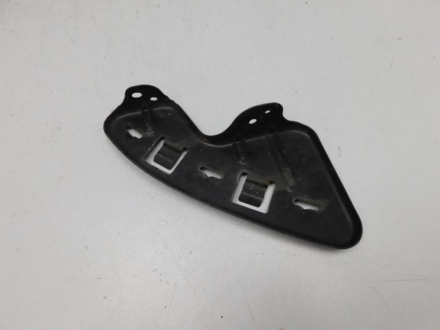 Кронштейн переднего бампера