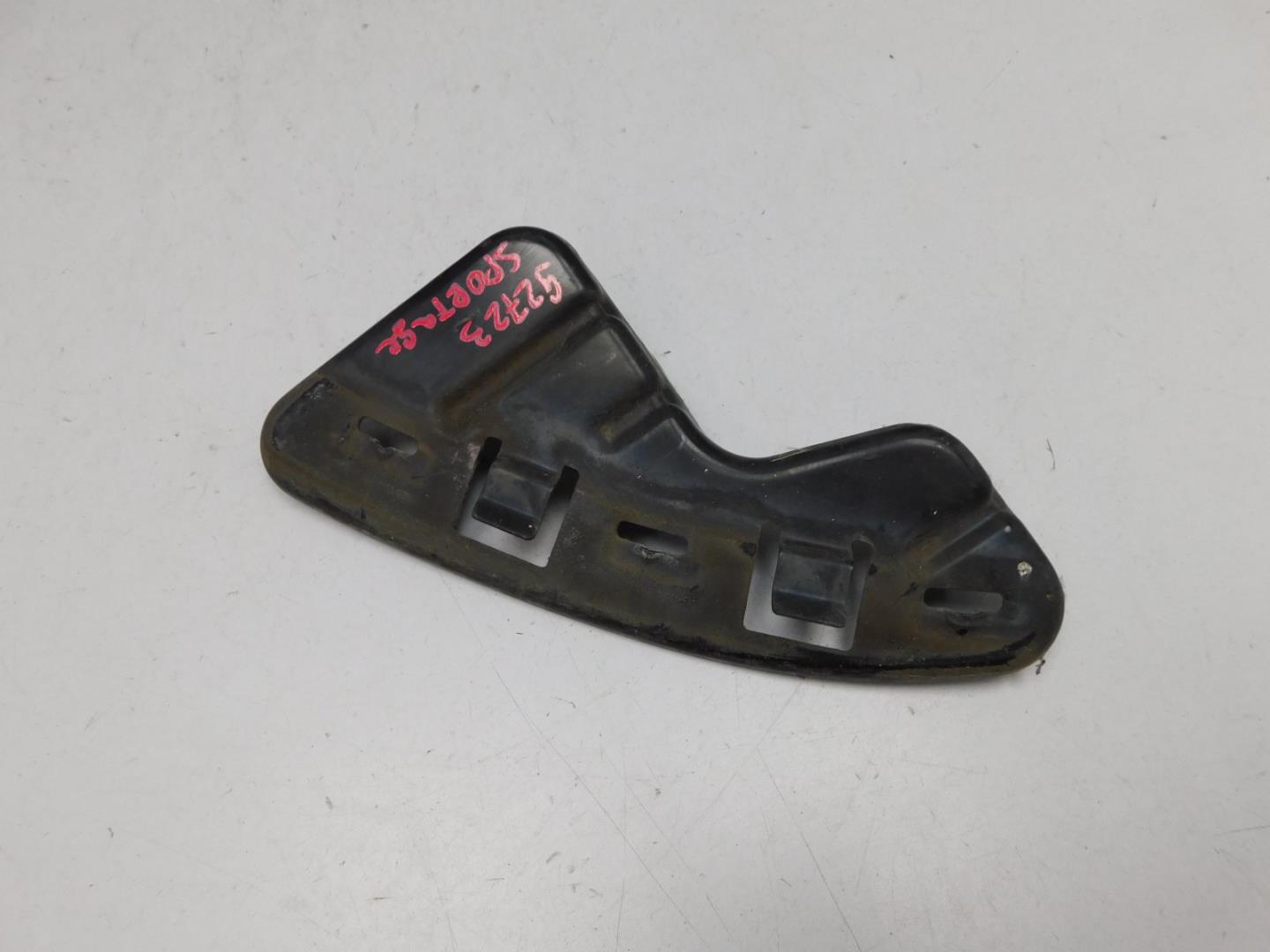 Кронштейн переднего бампера