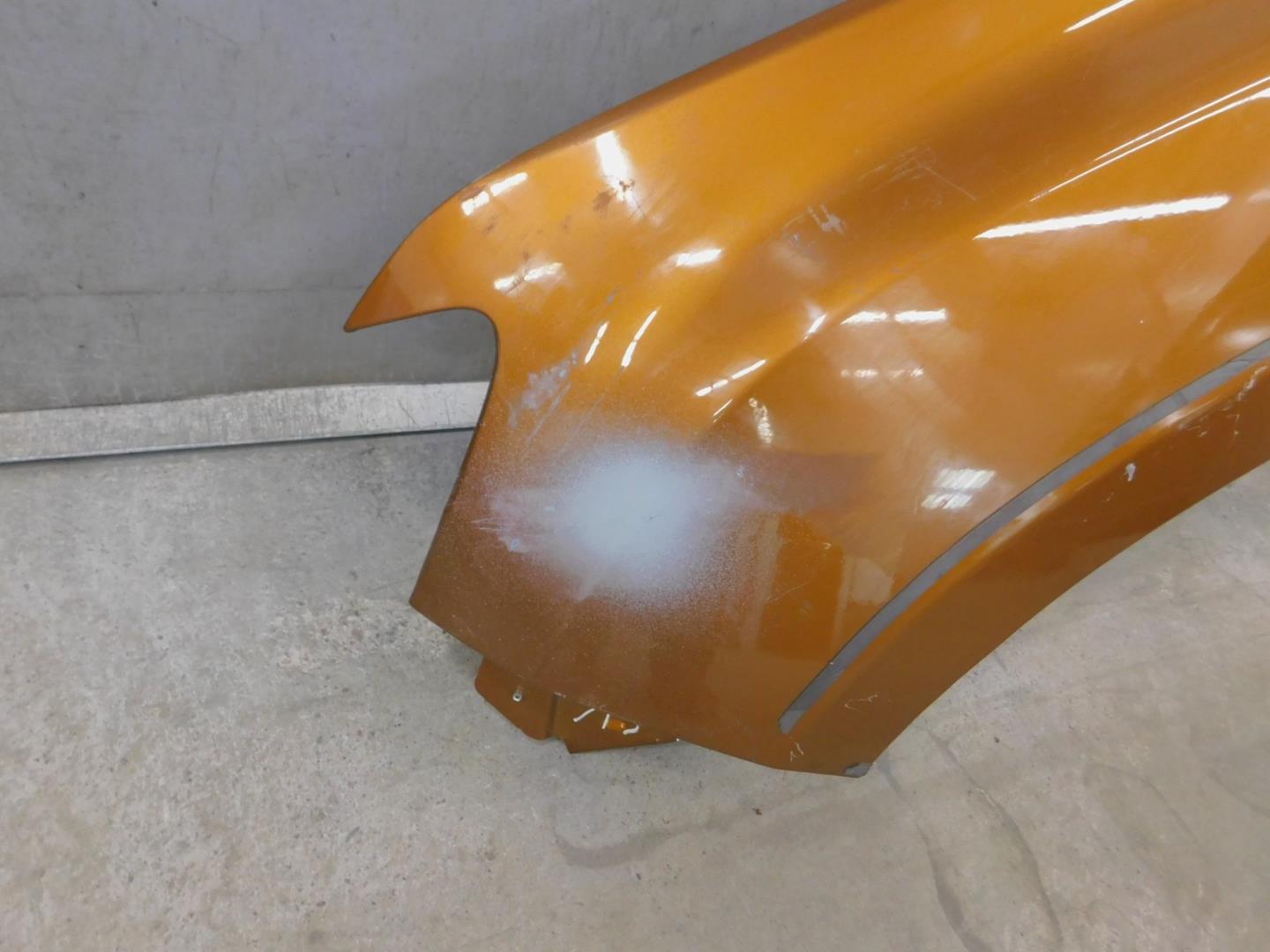 Крыло переднее левое