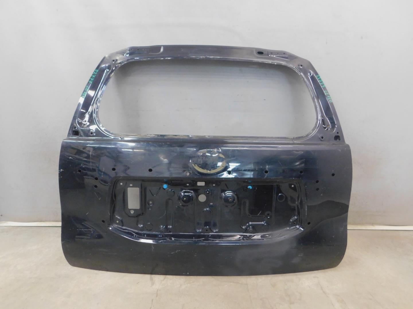 Дверь багажника