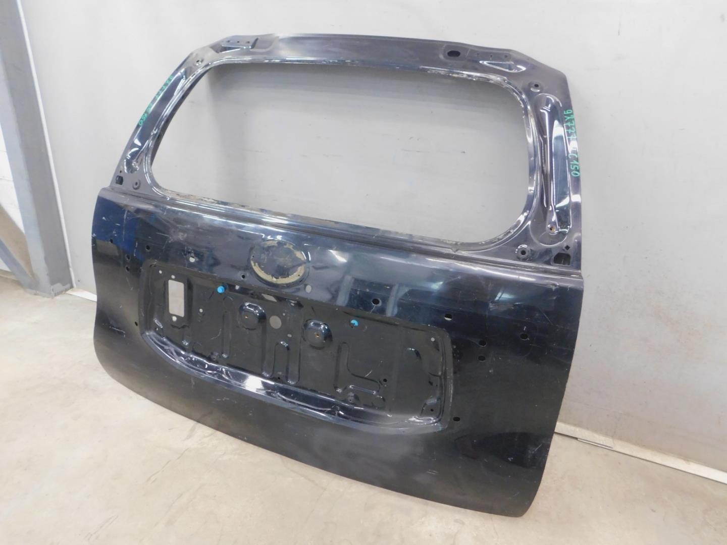 Дверь багажника