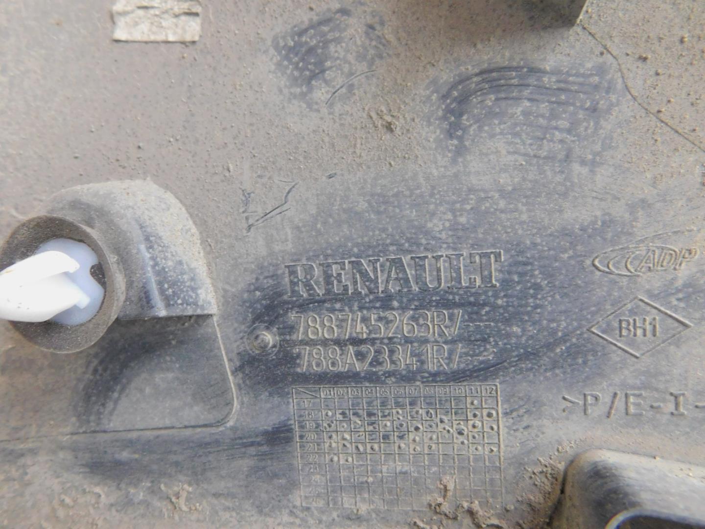 Накладка заднего крыла правого