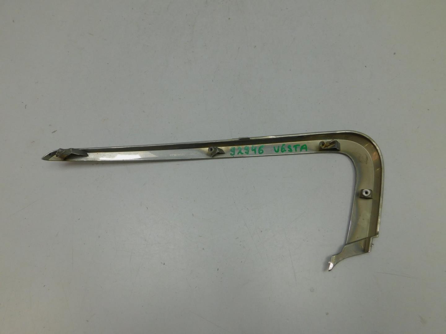 Молдинг переднего бампера