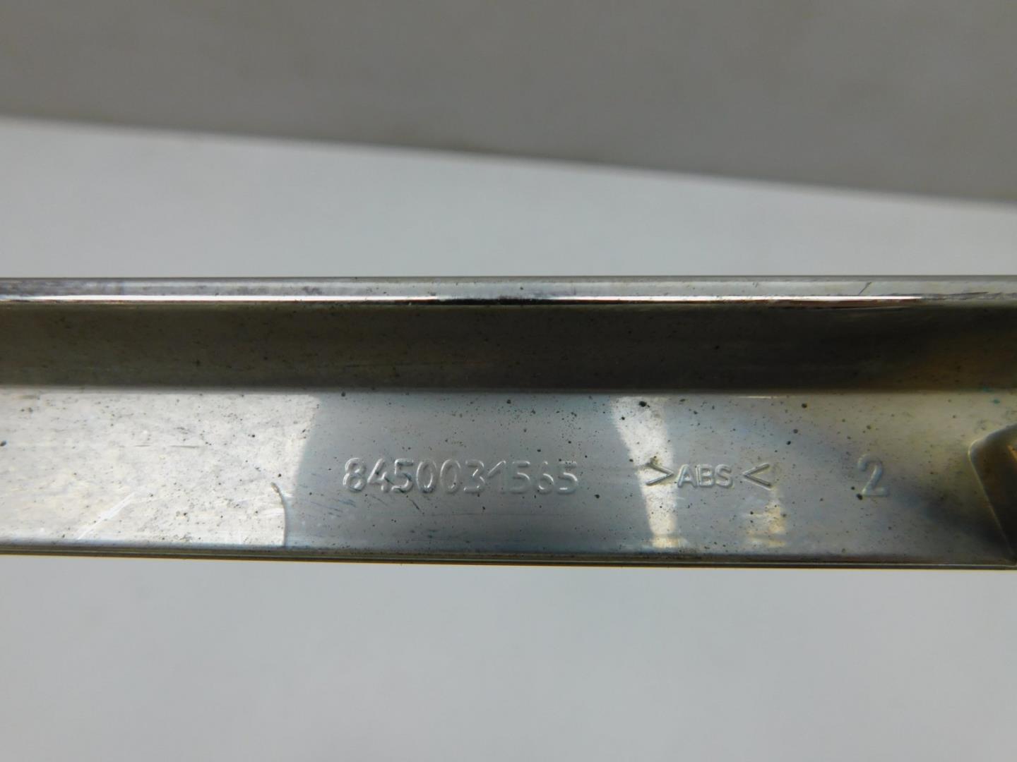 Молдинг переднего бампера