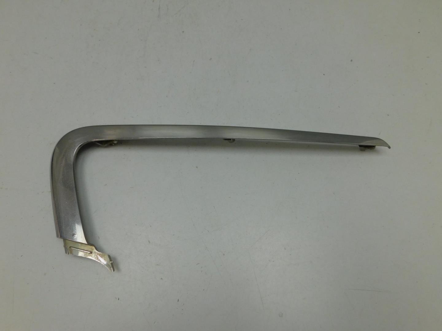 Молдинг переднего бампера