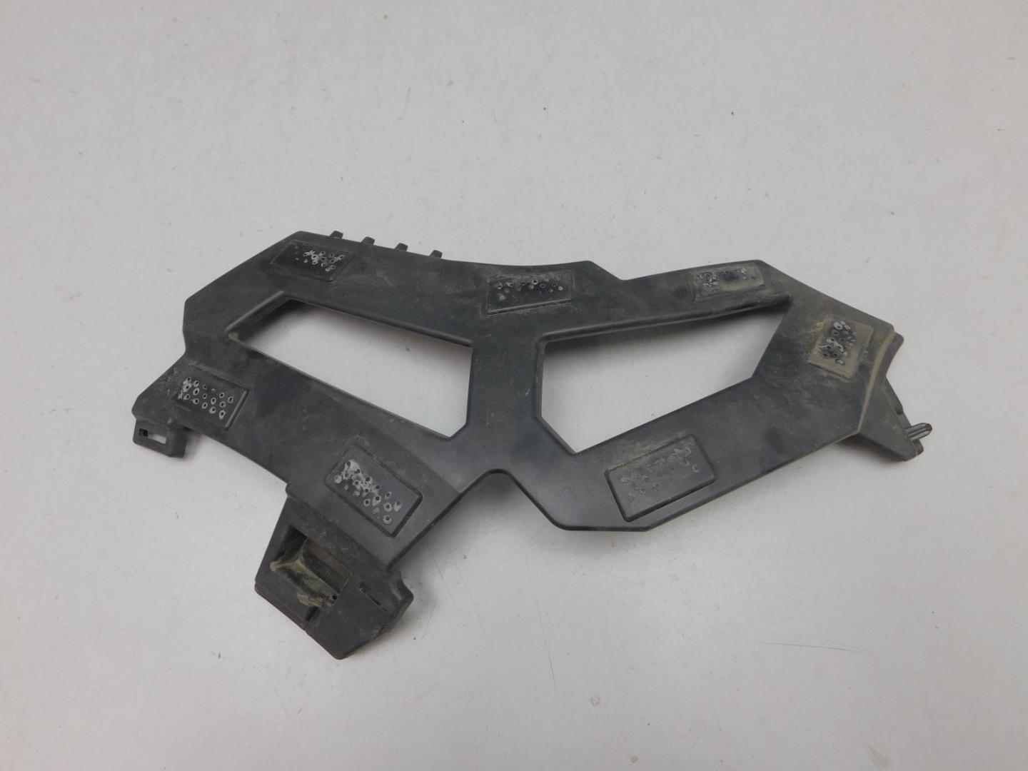 Кронштейн переднего бампера