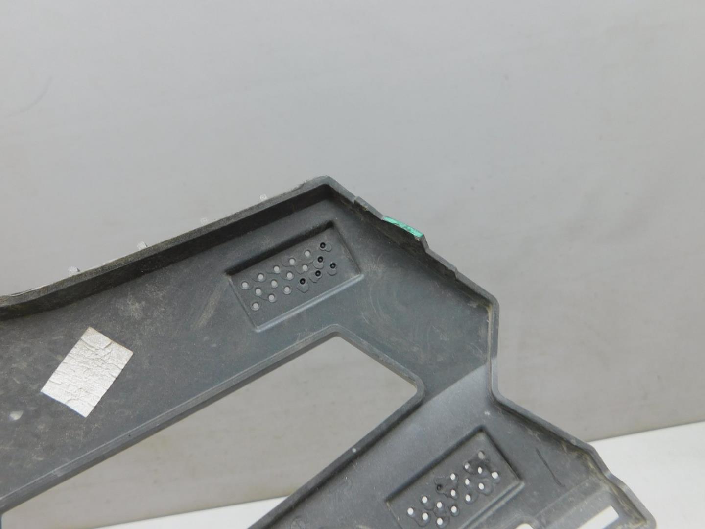 Кронштейн переднего бампера