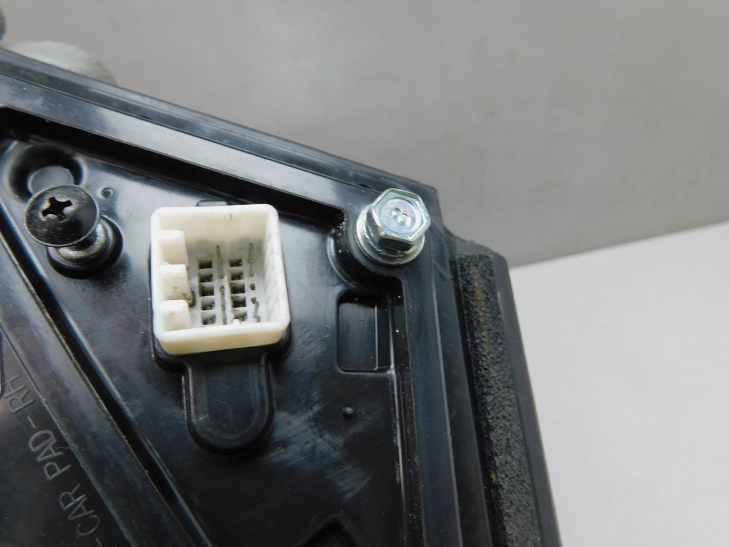 Зеркало правое электрическое