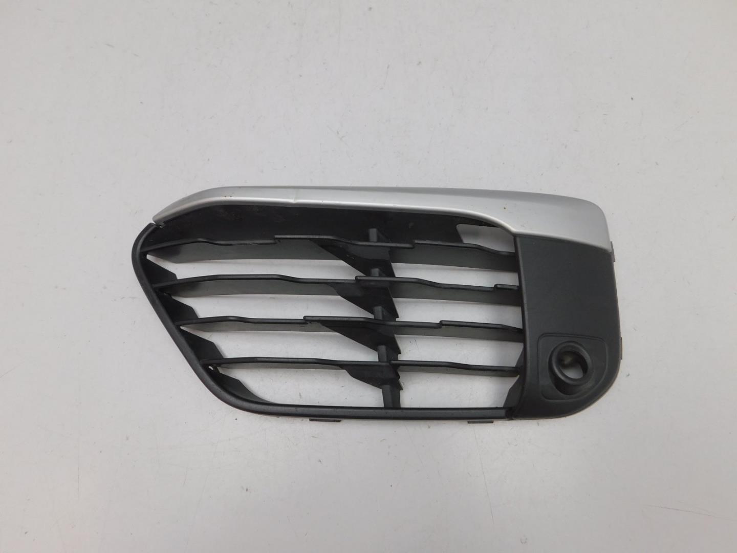 Решетка в бампер левая