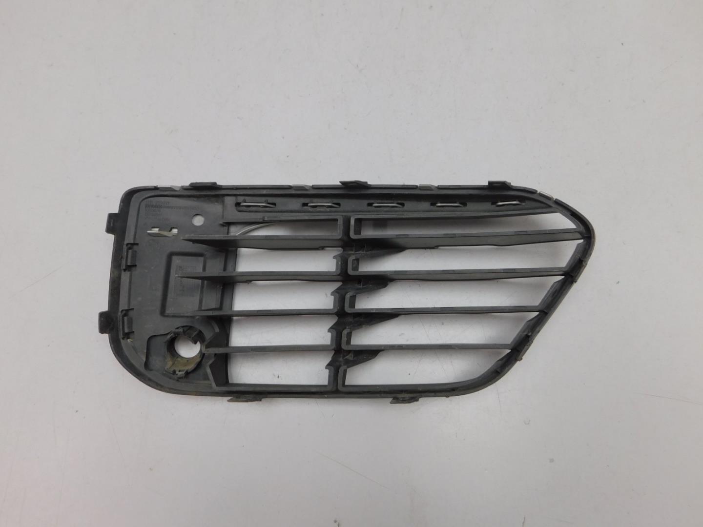 Решетка в бампер левая