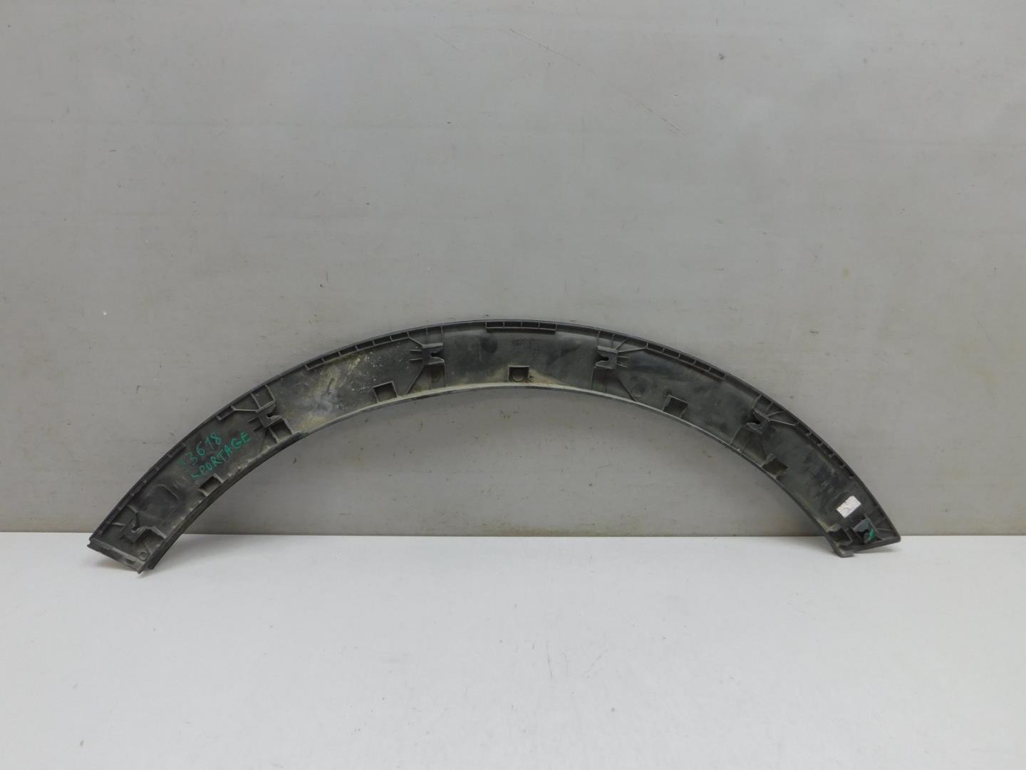 Накладка переднего крыла левого