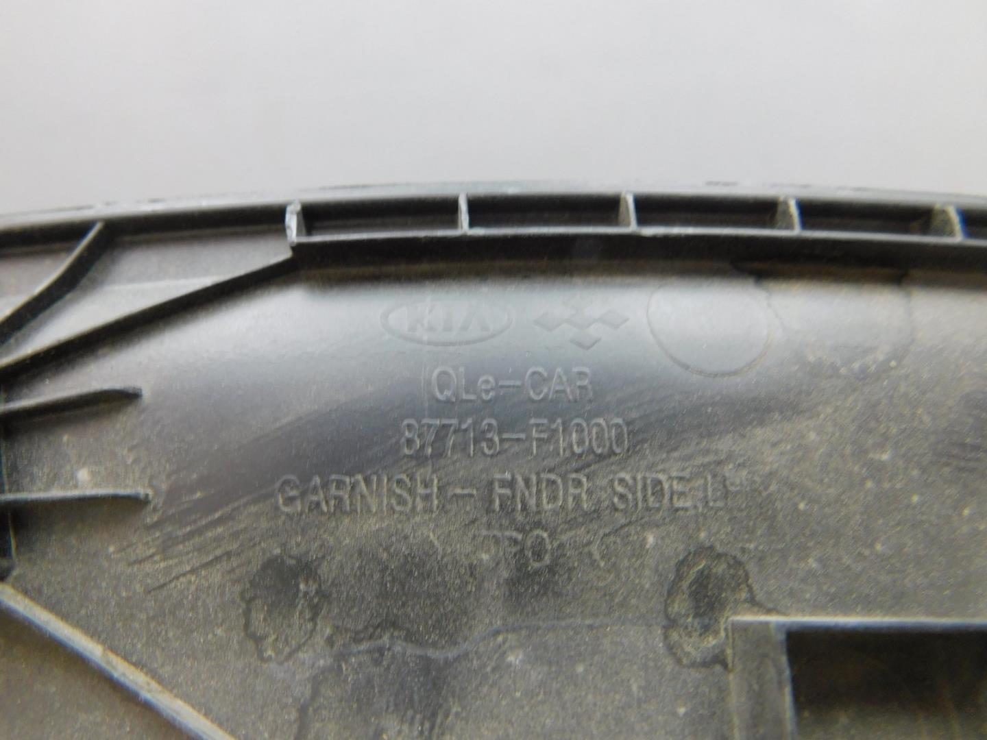 Накладка переднего крыла левого