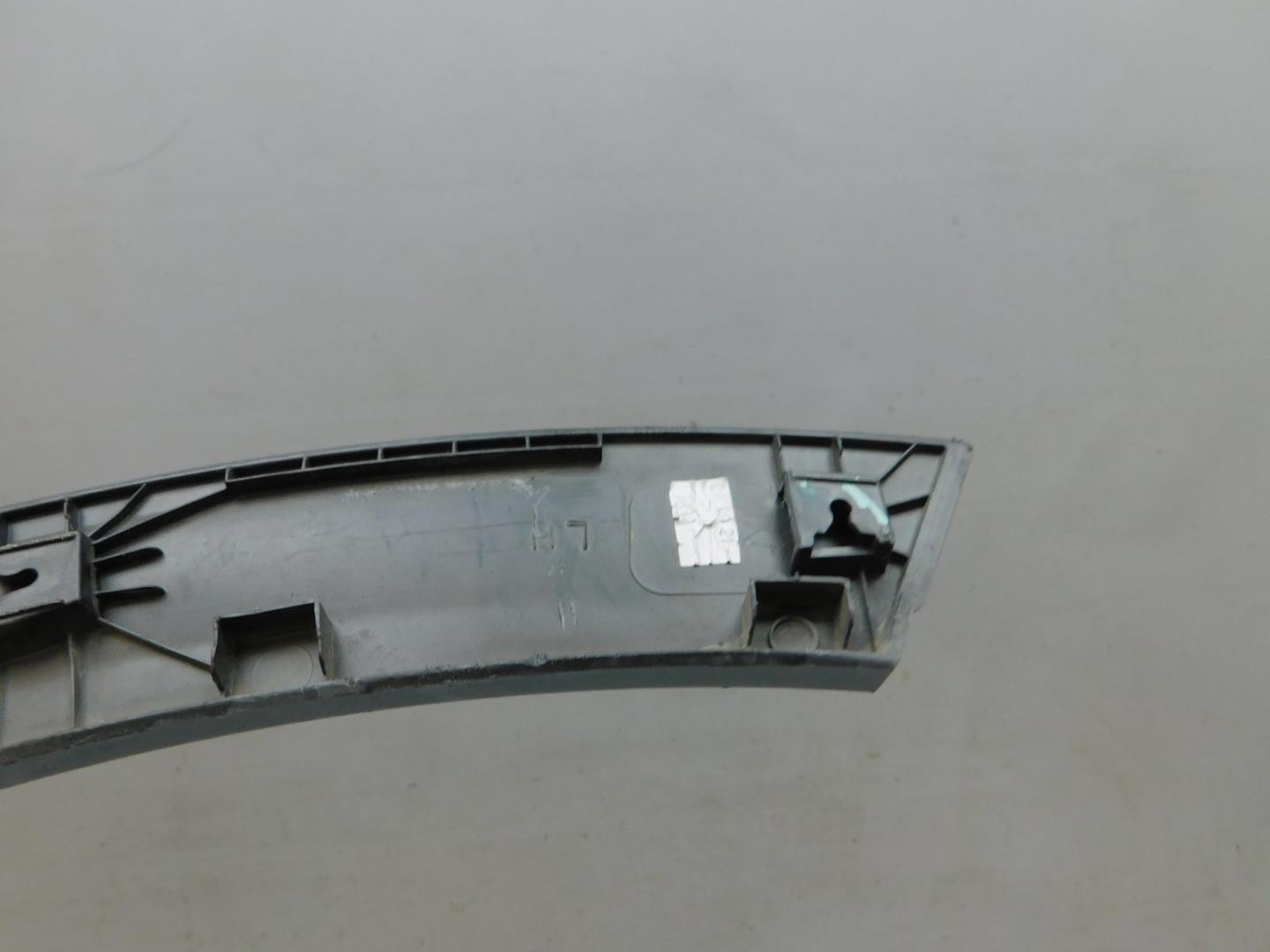 Накладка переднего крыла левого