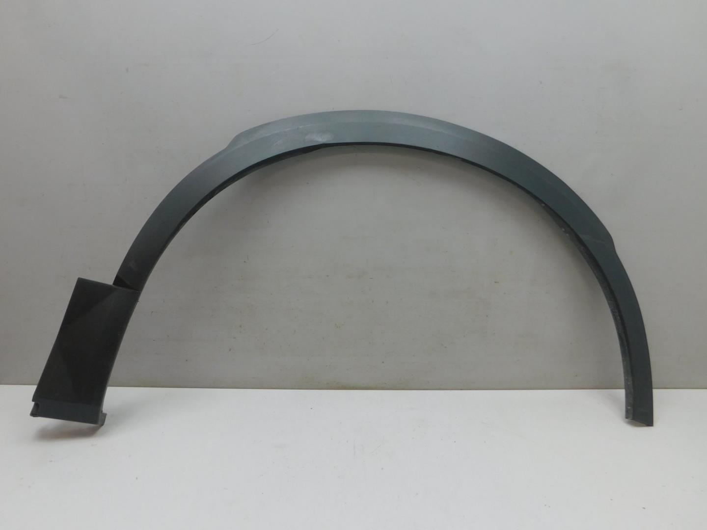 Накладка переднего крыла правого