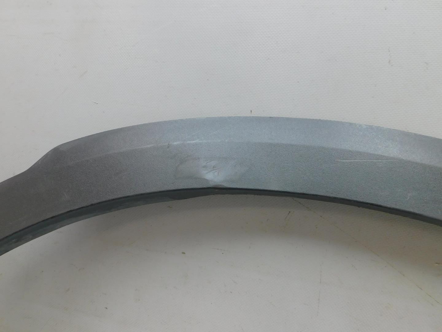 Накладка переднего крыла правого